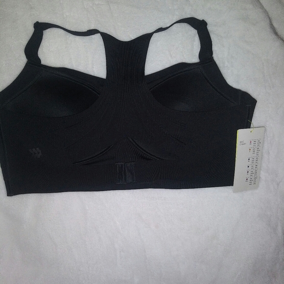 All in motion sports bra in Medium - Picture 4 of 7